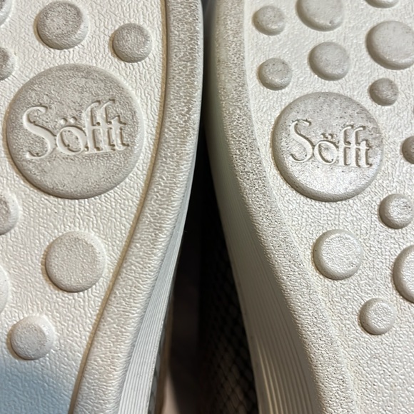 New Sofft Beekon Slip-on Mule Shoes Sneakers Snake Pattern Airport Friendly 7.5M - Picture 9 of 16